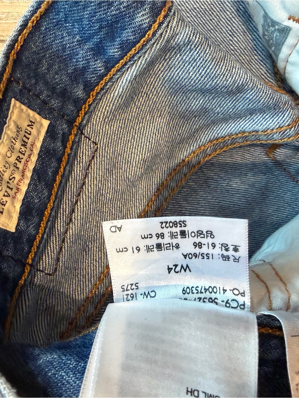 Levi's Medium Blue Denim Jean Shorts - Picture 3 of 4